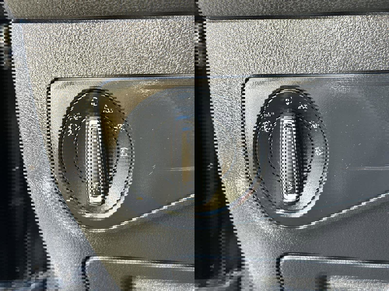 Used 2019 Volkswagen Tiguan SEL image 29