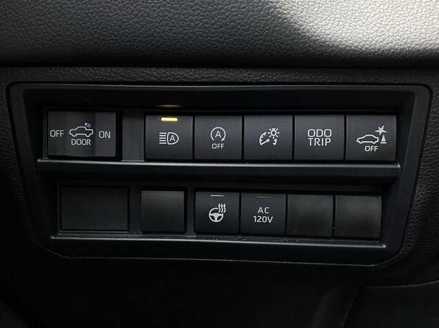 Used 2025 Toyota Tundra Limited AWD/4WD image 24