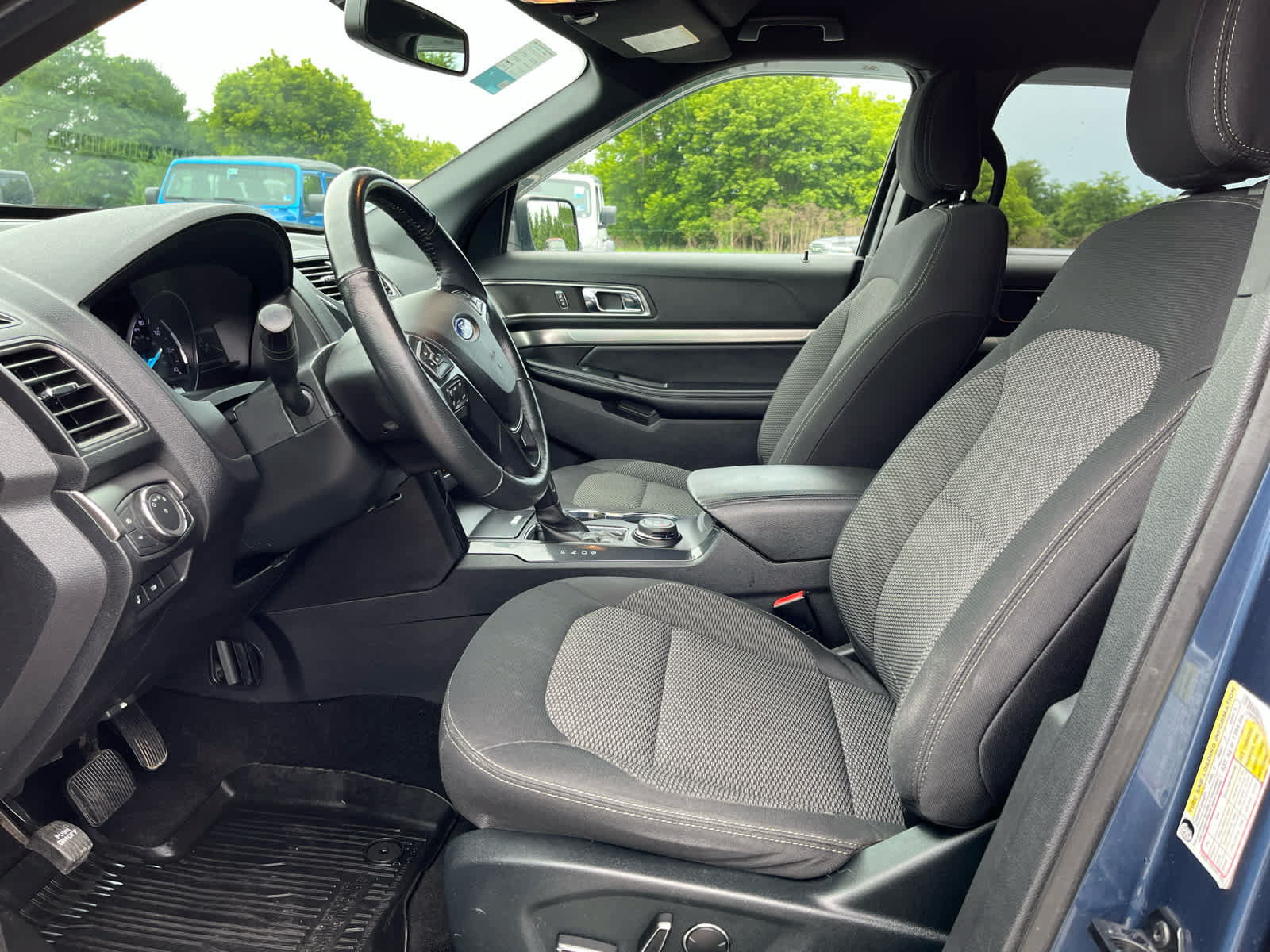 Used 2018 Ford Explorer XLT w/ Equipment Group 201A AWD/4WD image 10