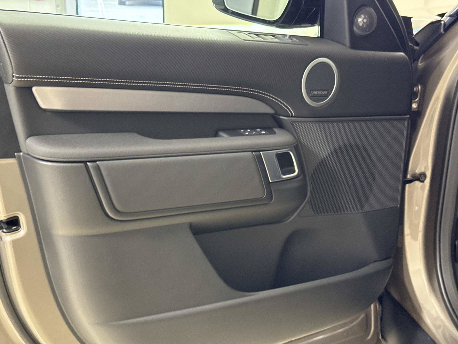 New 2026 Land Rover Discovery Dynamic SE AWD/4WD image 18