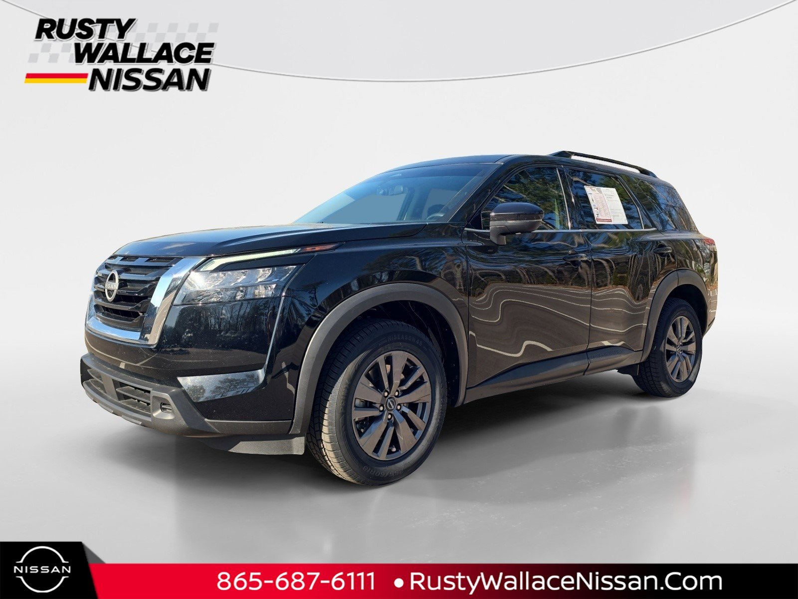 Used 2024 Nissan Pathfinder SV image 1