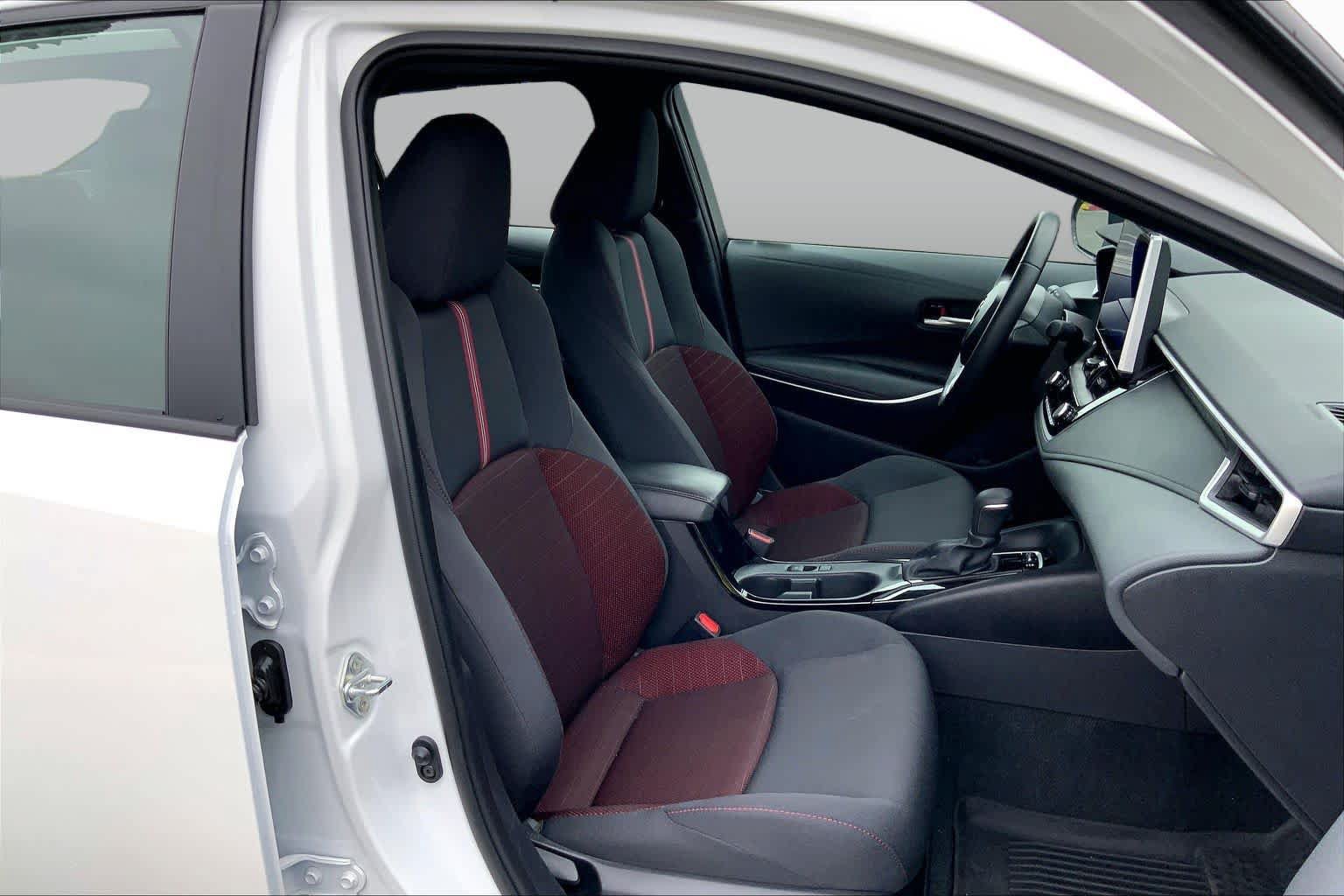 Certified 2025 Toyota Corolla SE w/ SE Premium Package FWD image 8