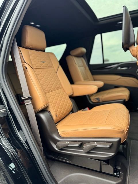 Used 2021 Cadillac Escalade Sport w/ LPO, Illumination Package AWD/4WD image 28