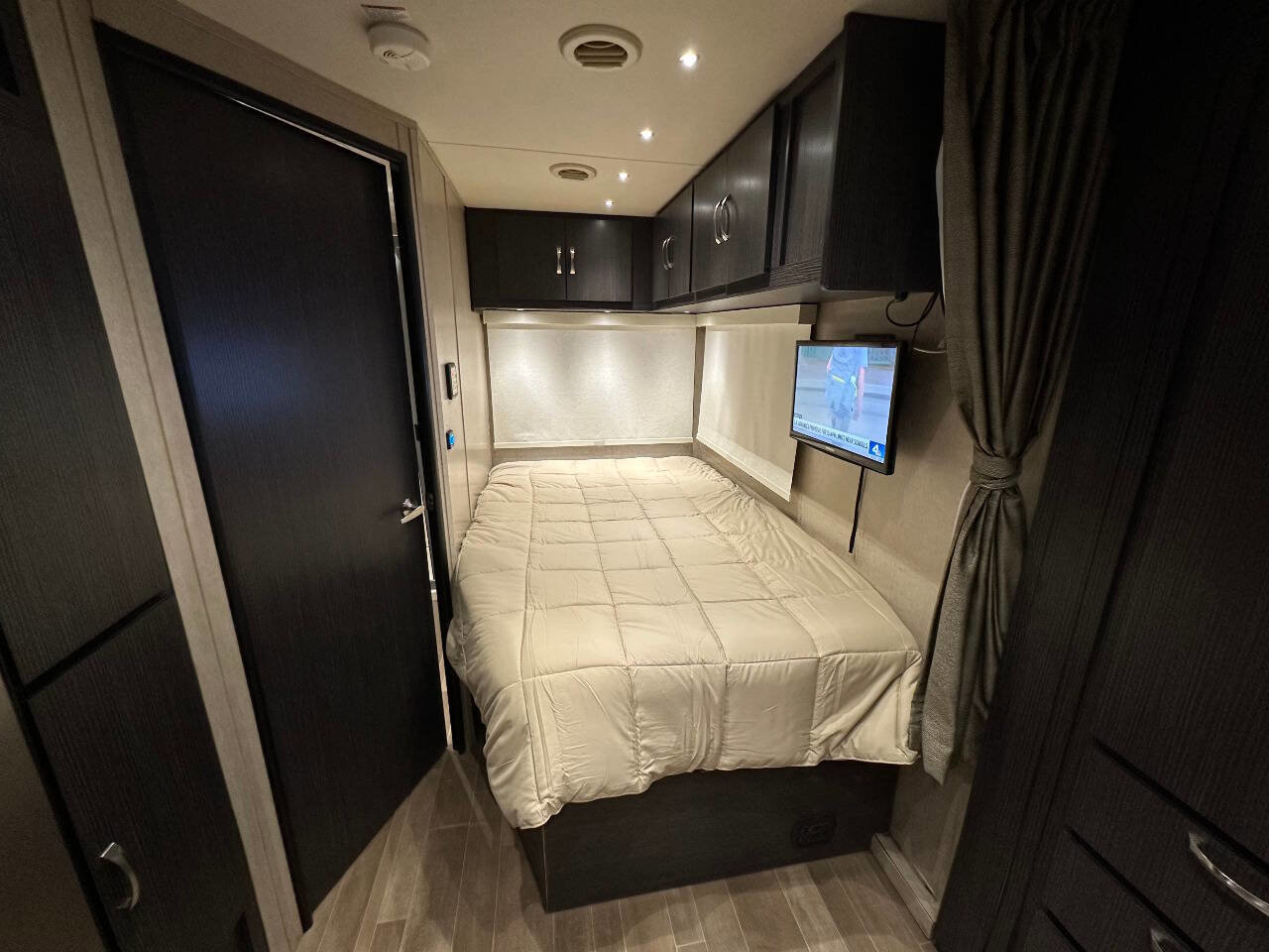 Used 2017 Mercedes-Benz Sprinter 3500 image 20