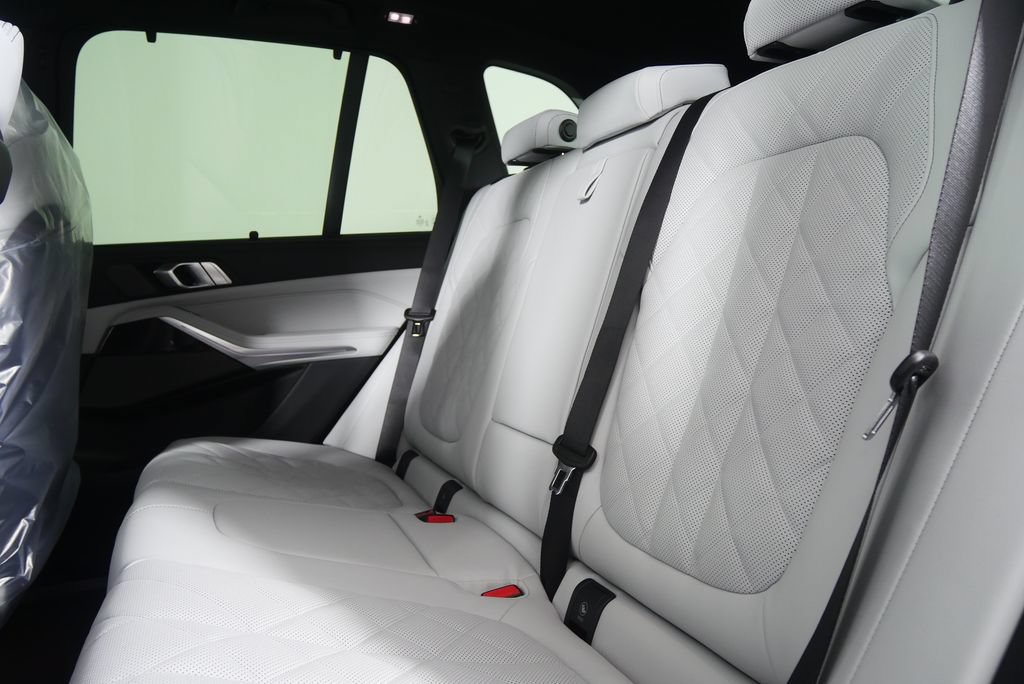 Used 2026 BMW X5 sDrive40i w/ Executive Package RWD image 16