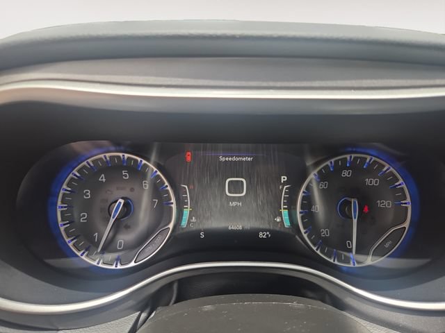 Used 2023 Chrysler Pacifica Touring-L FWD image 19