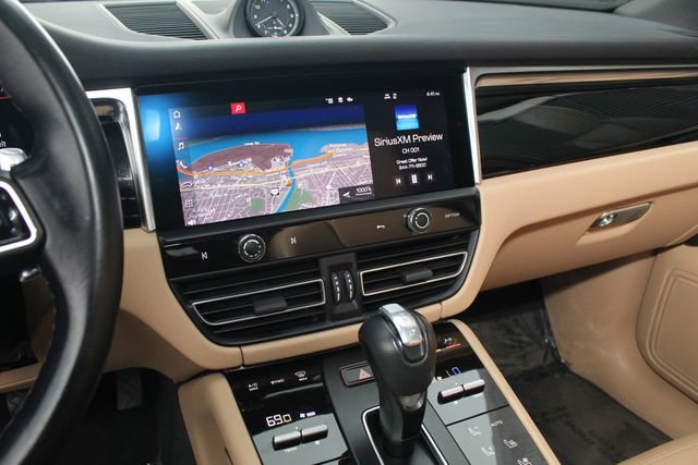 Certified 2023 Porsche Macan Base image 18