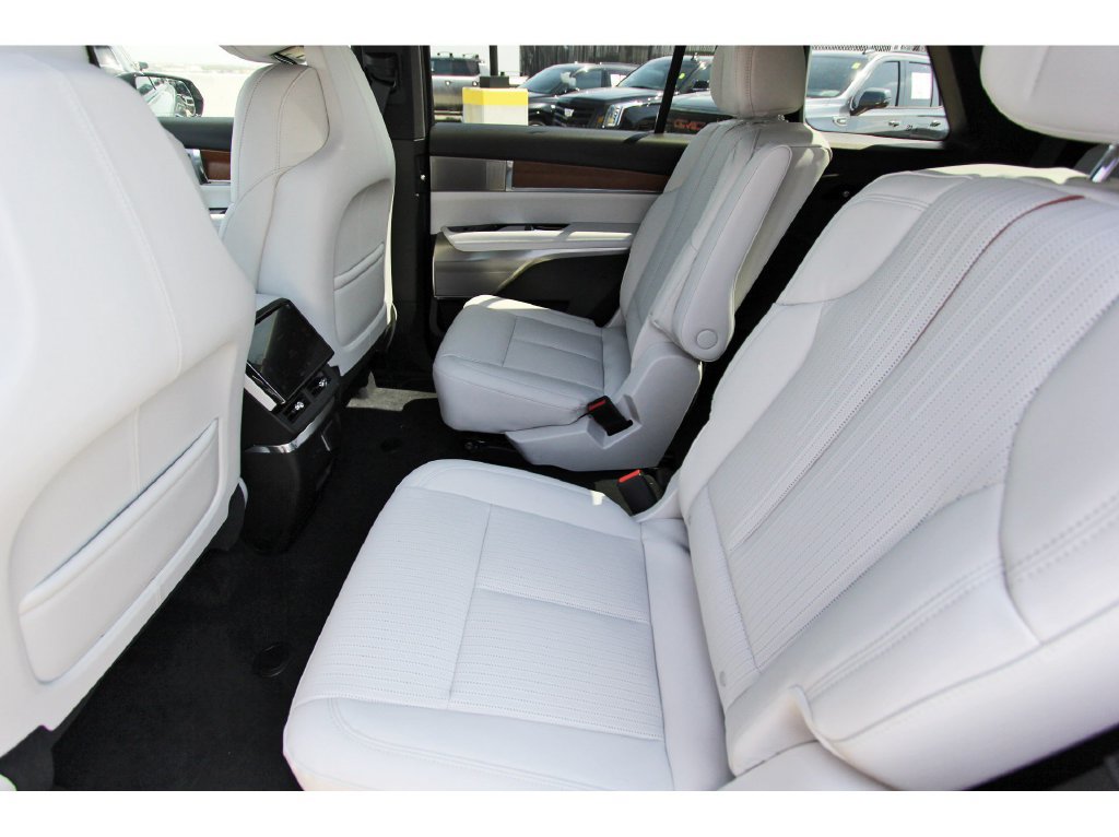 New 2027 Cadillac Vistiq Luxury AWD/4WD image 7