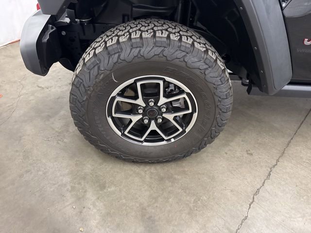 Used 2025 Jeep Wrangler Unlimited Rubicon w/ Convenience Group image 20