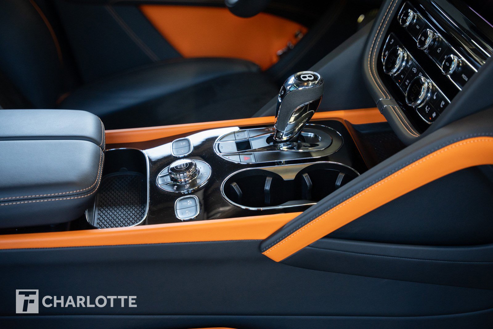 Used 2025 Bentley Bentayga image 34