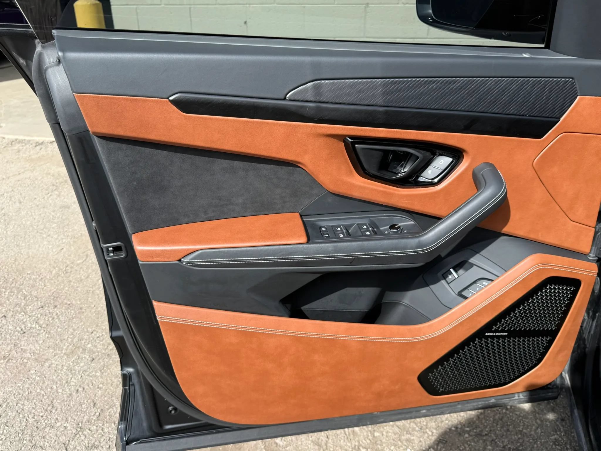 Used 2023 Lamborghini Urus S AWD/4WD image 30