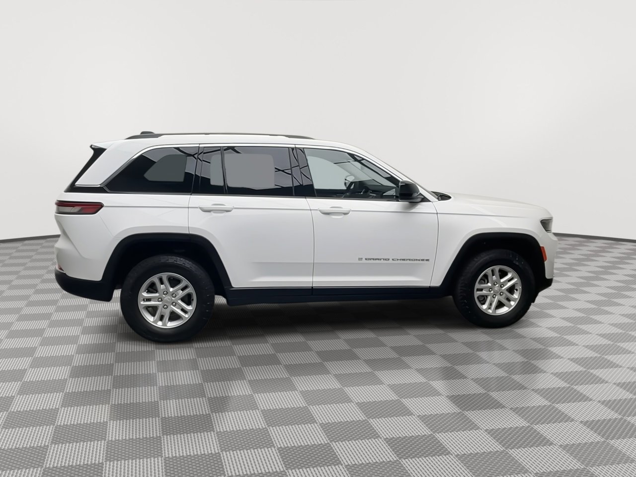 Used 2023 Jeep Grand Cherokee Laredo image 35