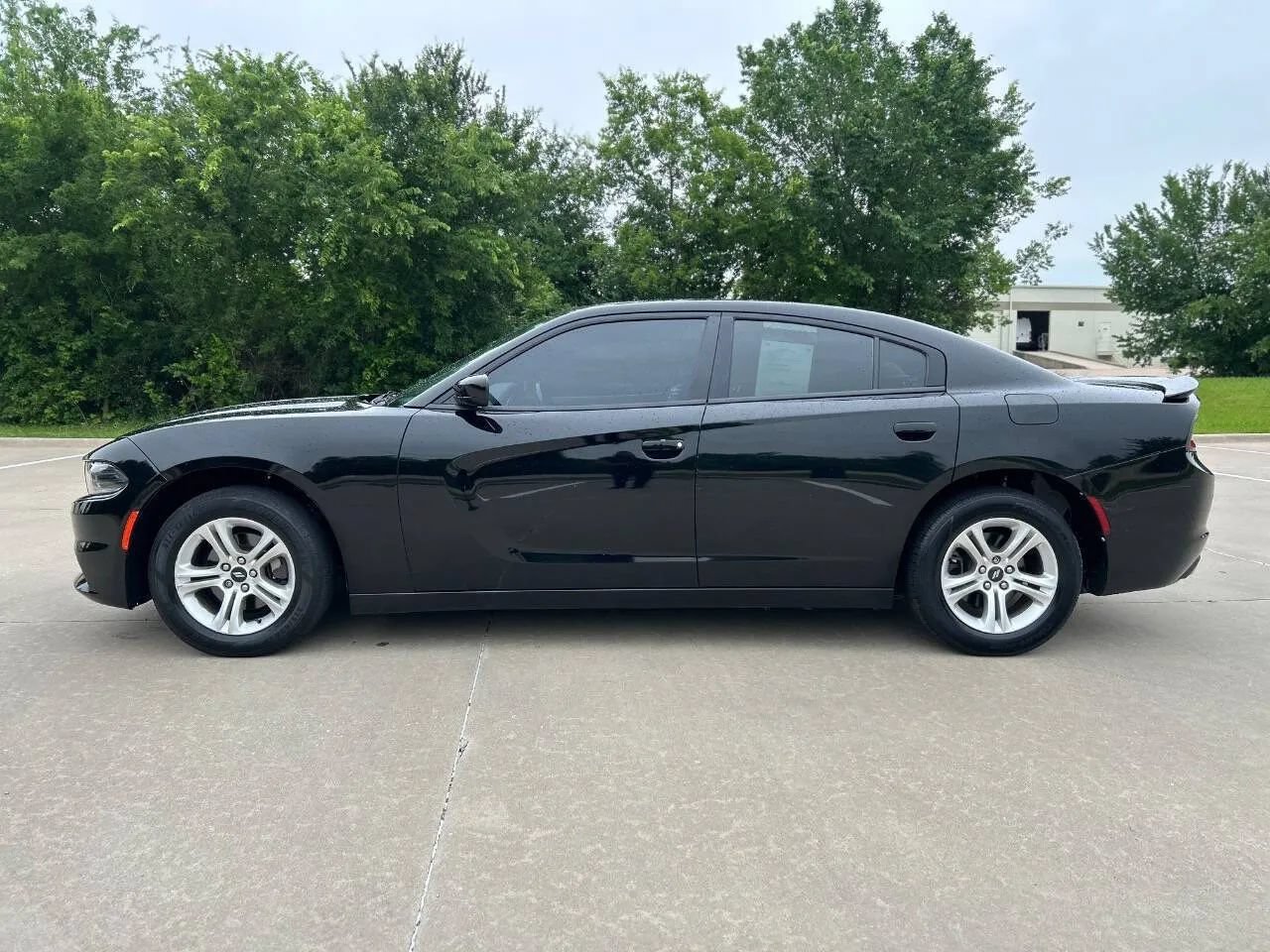 Used 2019 Dodge Charger SXT w/ Leather Interior Group RWD image 9