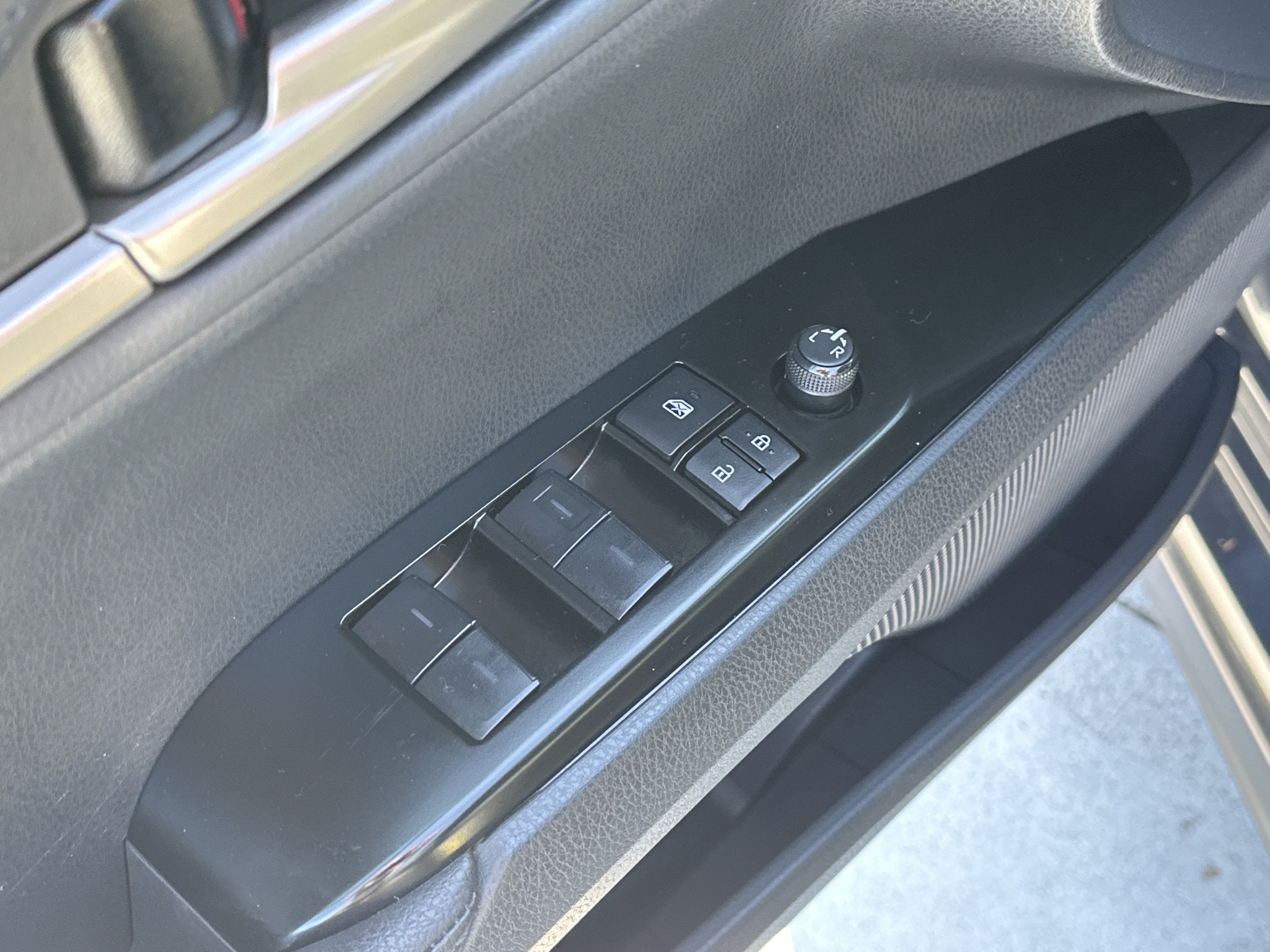 Used 2025 Toyota Camry XSE FWD image 15