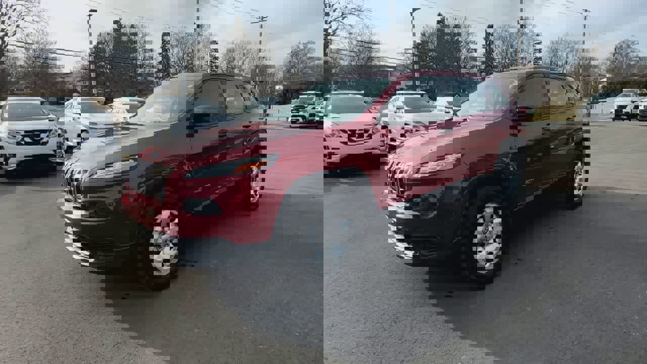 Used 2017 Jeep Cherokee Sport image 4