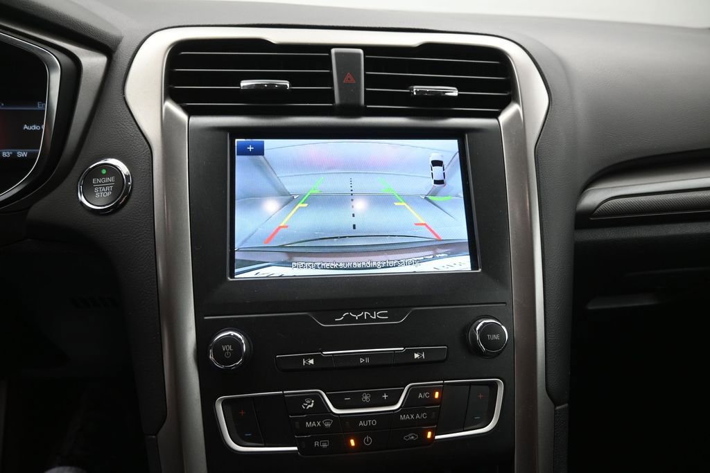 Used 2019 Ford Fusion SE FWD image 4