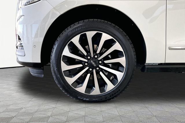 Used 2022 Lincoln Navigator Reserve AWD/4WD image 23
