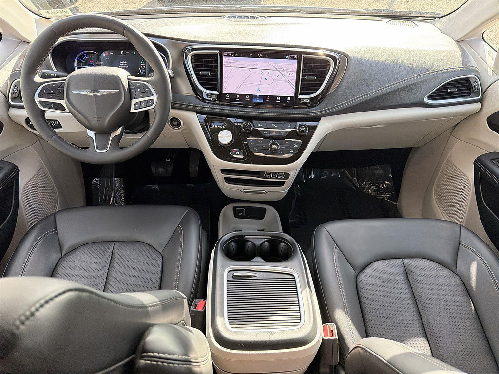 Used 2024 Chrysler Pacifica Limited FWD image 19