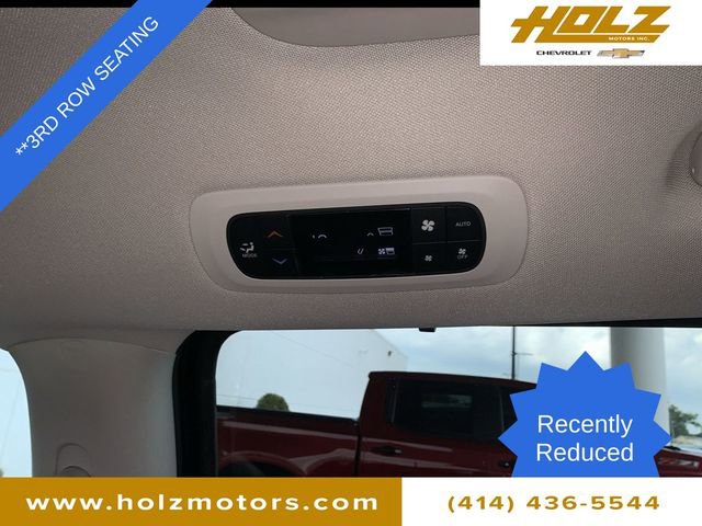 Used 2024 Chrysler Pacifica Touring-L image 7