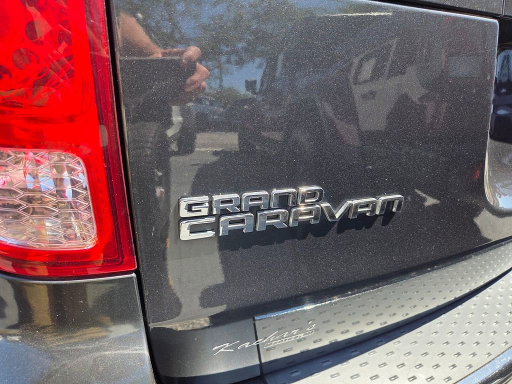 Used 2012 Dodge Grand Caravan SXT w/ UConnect Hands-Free Group FWD image 4