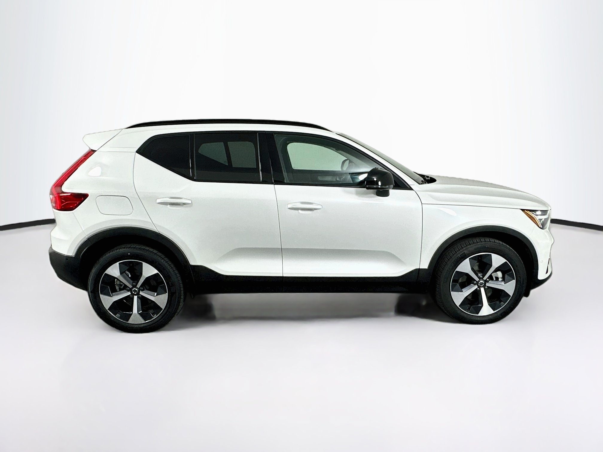 Used 2026 Volvo XC40 B5 Plus AWD/4WD image 10