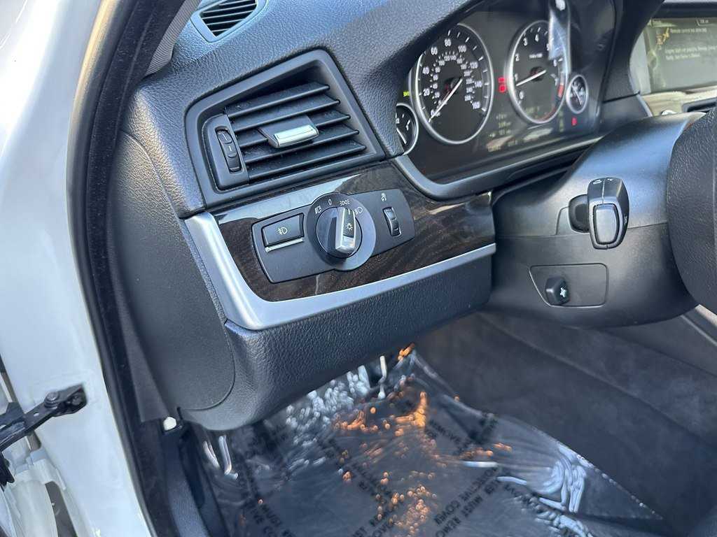 Used 2013 BMW 528i xDrive Sedan AWD/4WD image 39