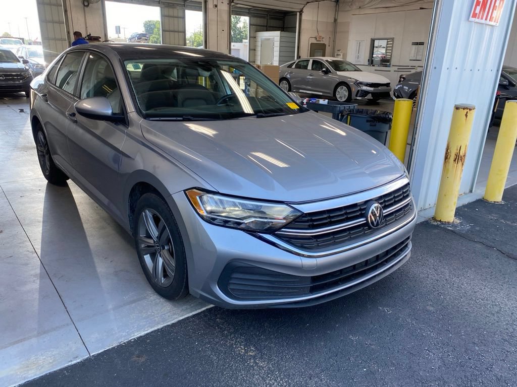 Used 2024 Volkswagen Jetta SE FWD image 1