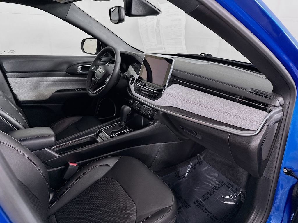 Certified 2023 Jeep Compass Latitude image 38