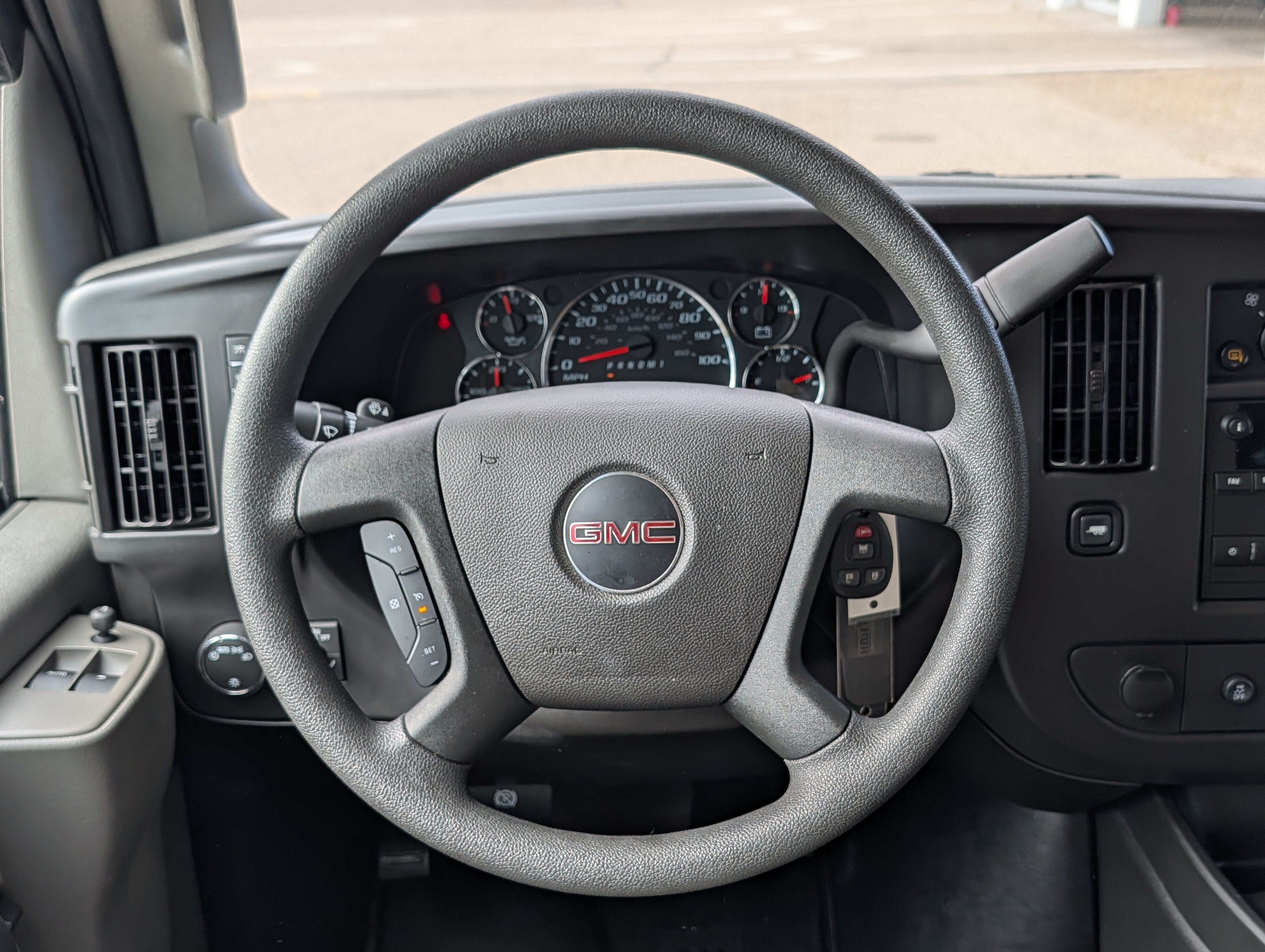 Certified 2025 GMC Savana 3500 LT w/ LT Preferred Equipment Group RWD image 14