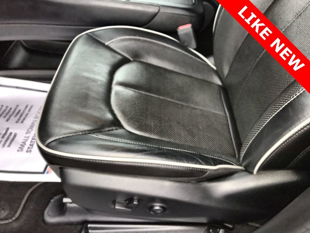 Used 2023 Chrysler Pacifica Limited w/ S Appearance Package image 12