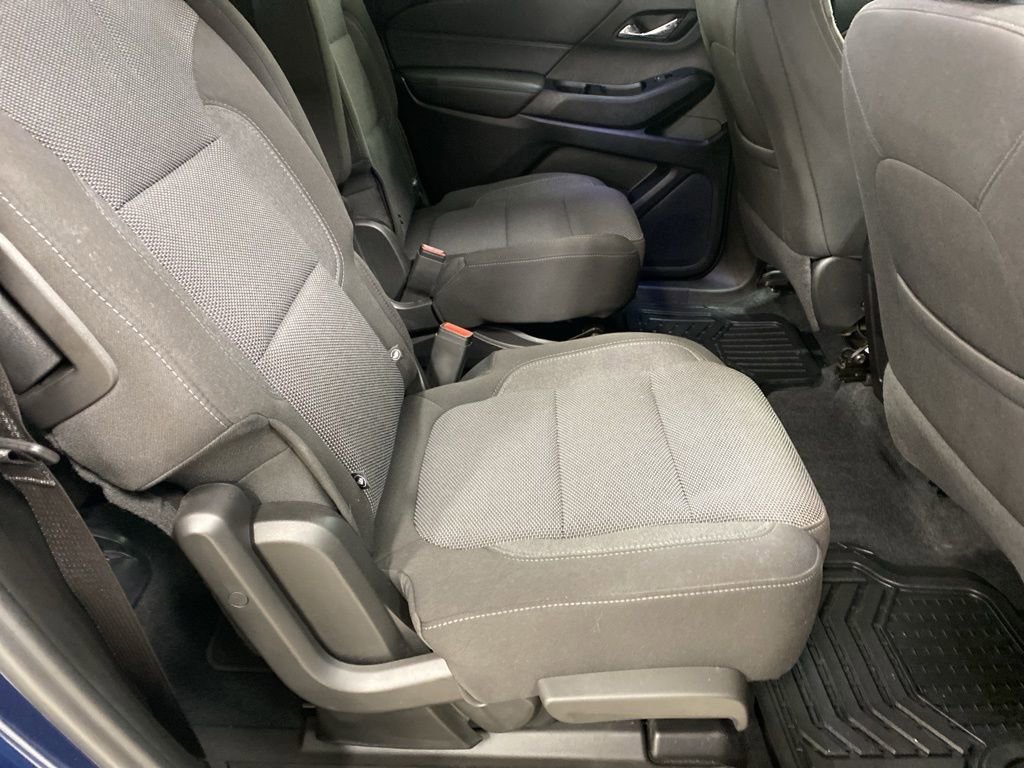 Used 2023 Chevrolet Traverse LT w/ Midnight/Sport Edition image 17