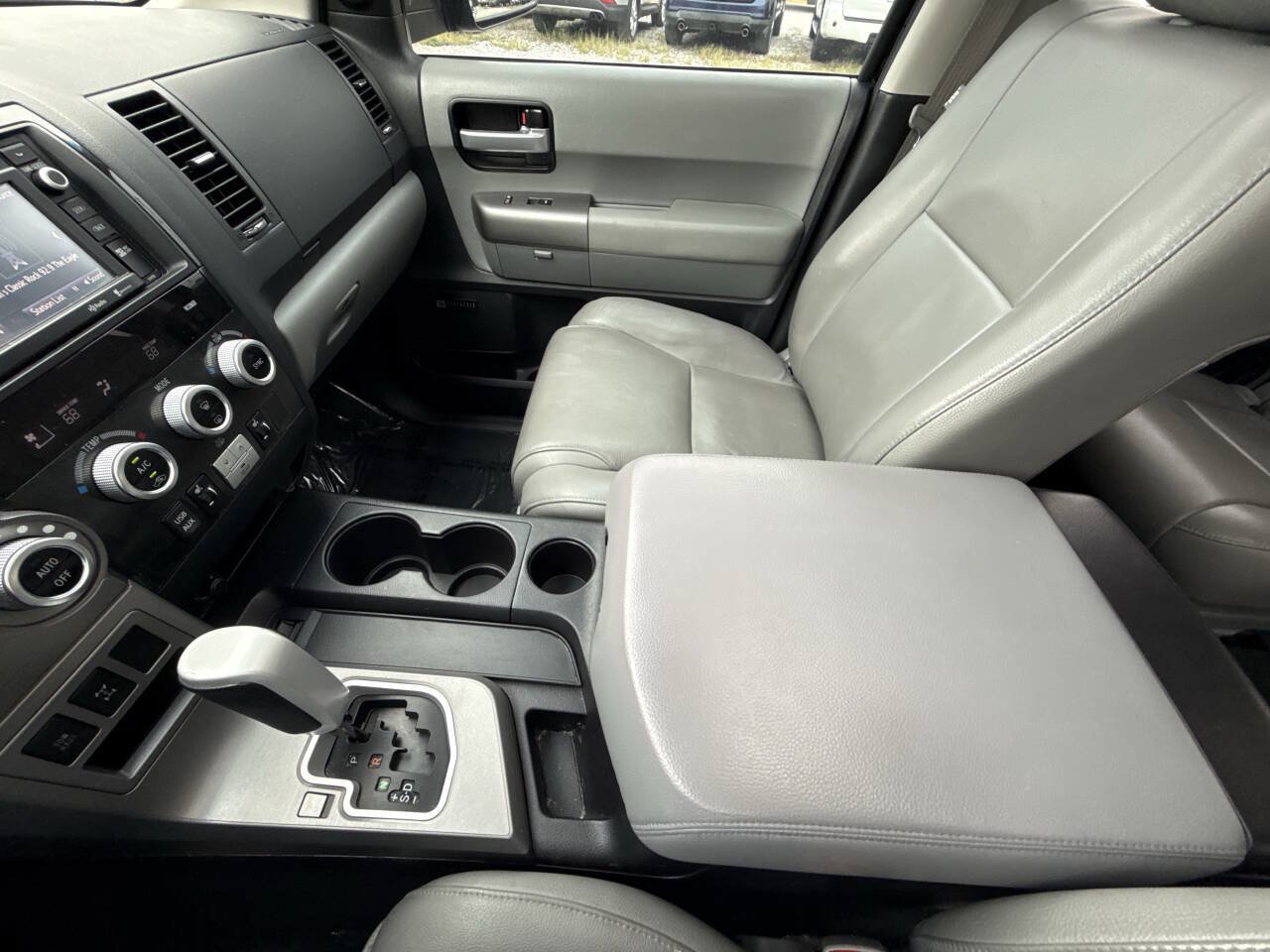 Used 2017 Toyota Sequoia Limited w/ Safety & Convenience Package AWD/4WD image 29