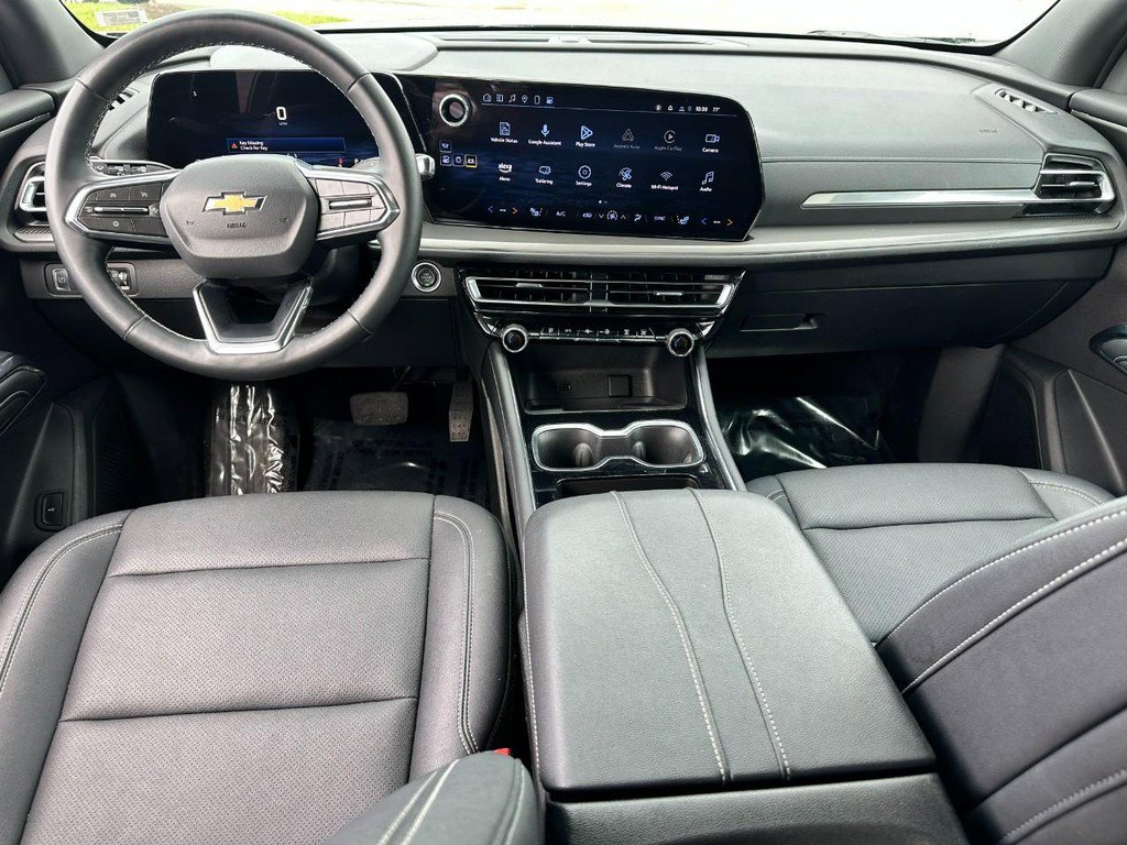 Used 2025 Chevrolet Traverse LT image 13