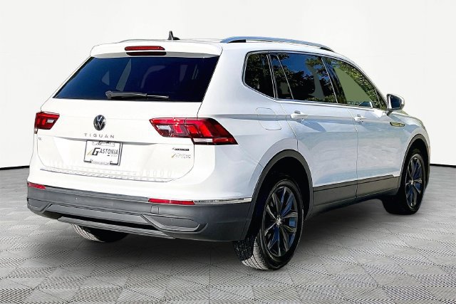 Used 2023 Volkswagen Tiguan SE AWD/4WD image 3