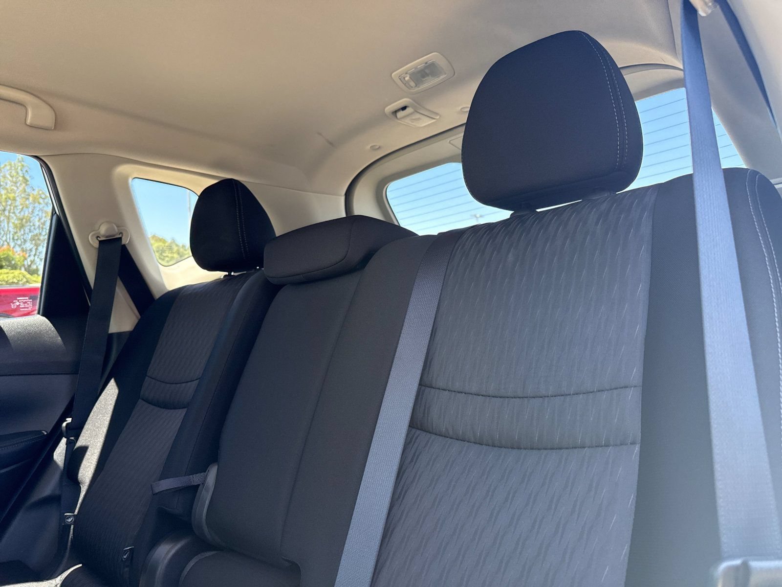 Used 2017 Nissan Rogue SV FWD image 11