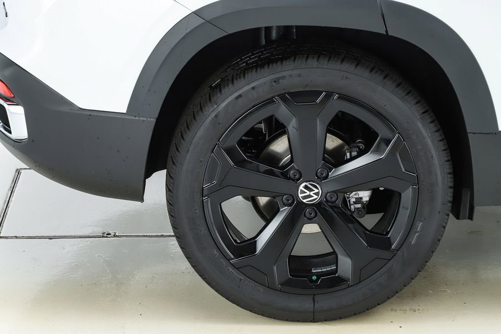 New 2026 Volkswagen Taos SEL image 13