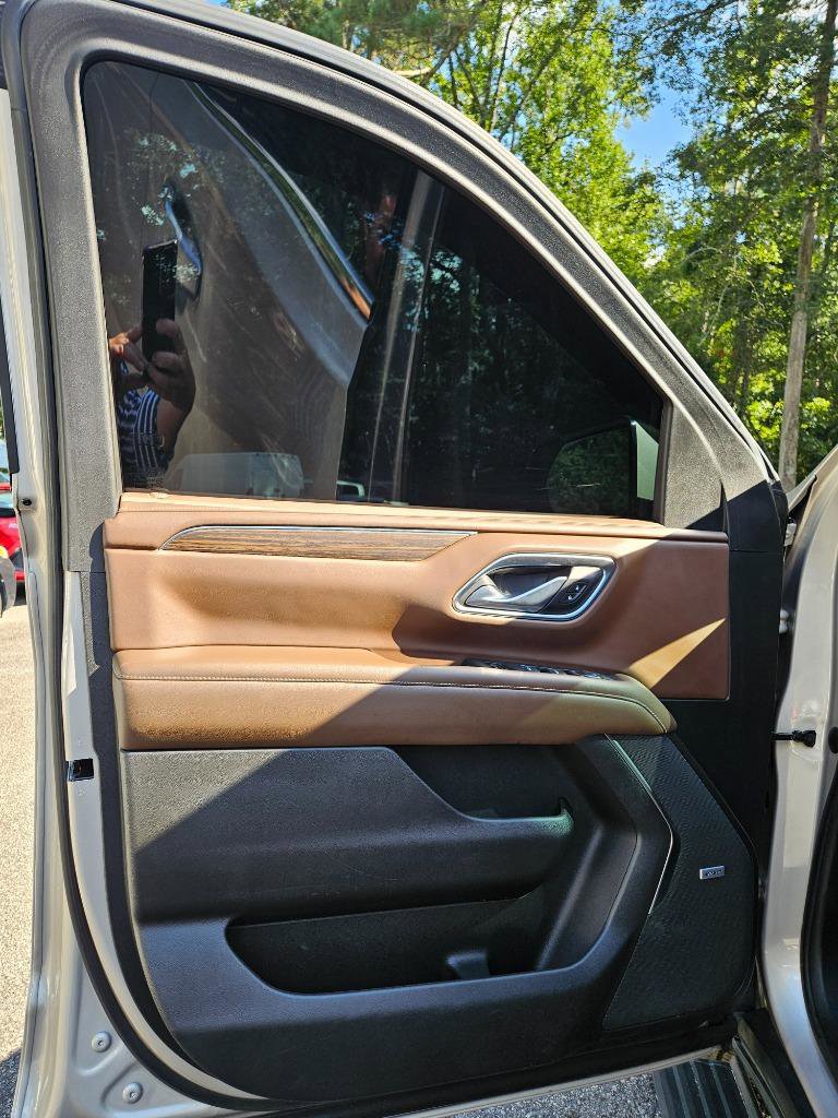 Used 2021 Chevrolet Tahoe High Country w/ Premium Package image 16