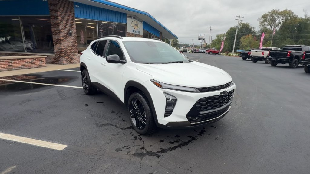 Used 2025 Chevrolet Trax ACTIV FWD image 2
