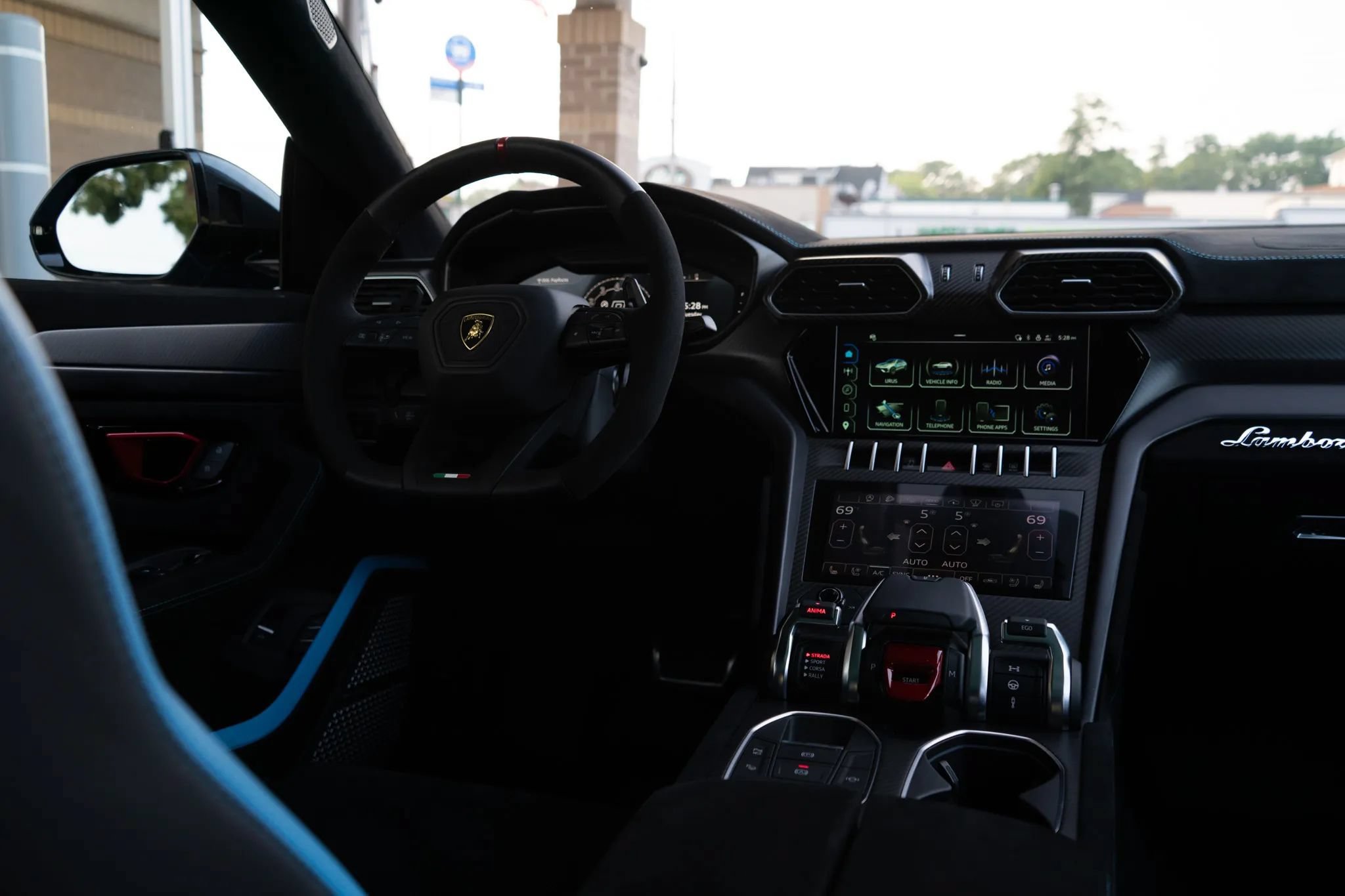 Used 2024 Lamborghini Urus Performante AWD/4WD image 60