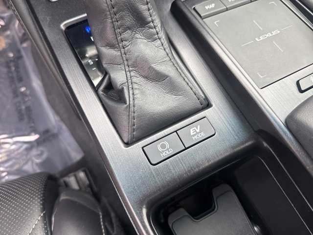 Used 2022 Lexus ES 300h w/ Luxury Package image 27