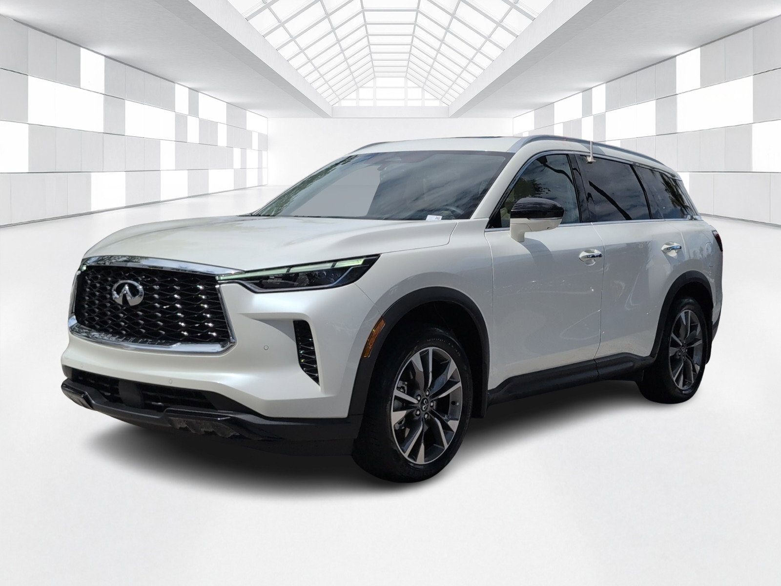 Used 2023 INFINITI QX60 Luxe w/ Performance Audio Package FWD image 3