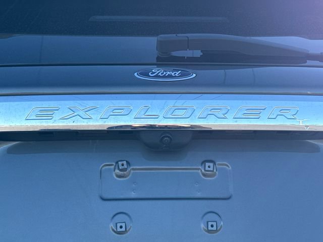 Used 2023 Ford Explorer XLT AWD/4WD image 17