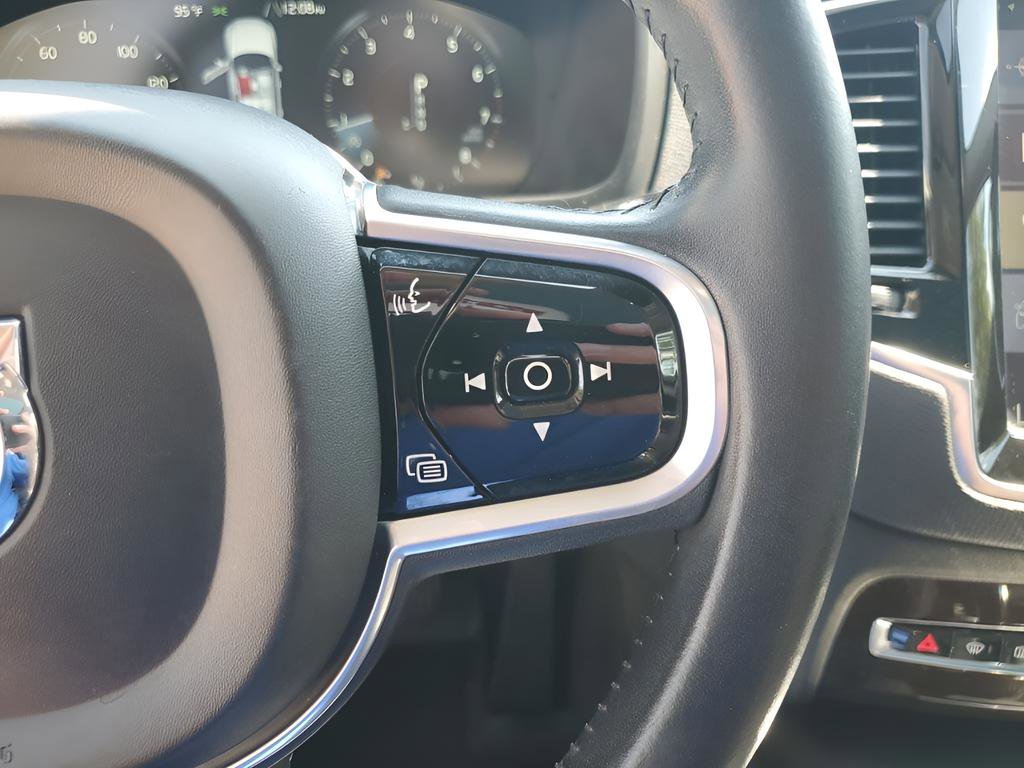 Used 2017 Volvo XC90 T5 Momentum w/ Vision Package image 31