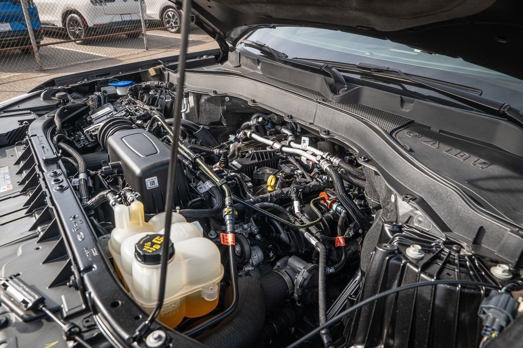 Used 2022 Ford Explorer XLT w/ Equipment Group 202A image 17