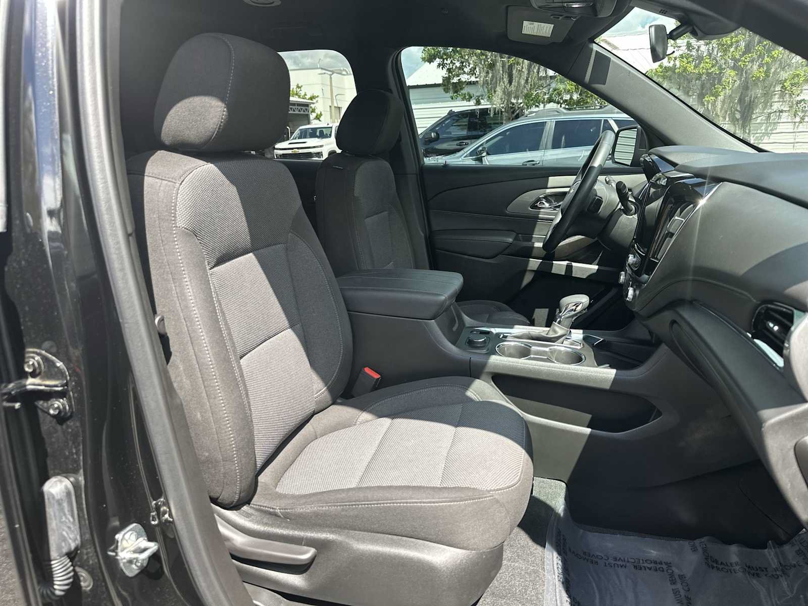 Used 2023 Chevrolet Traverse LT FWD image 19
