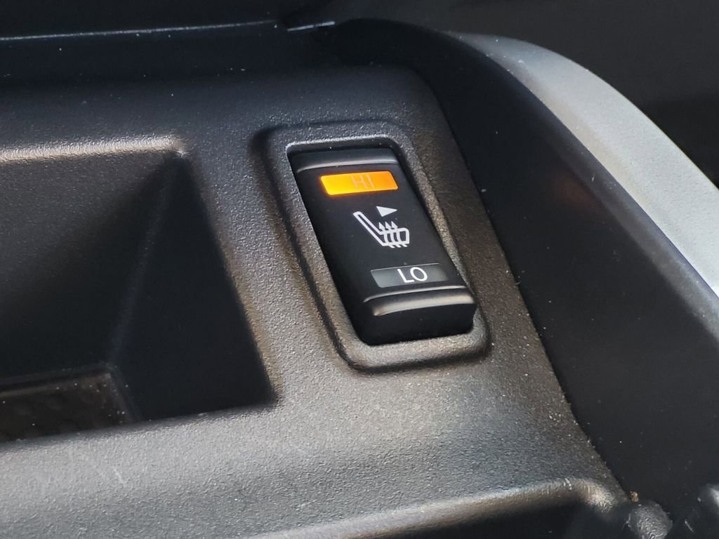 Used 2024 Nissan Titan SV w/ SV Convenience Package image 23