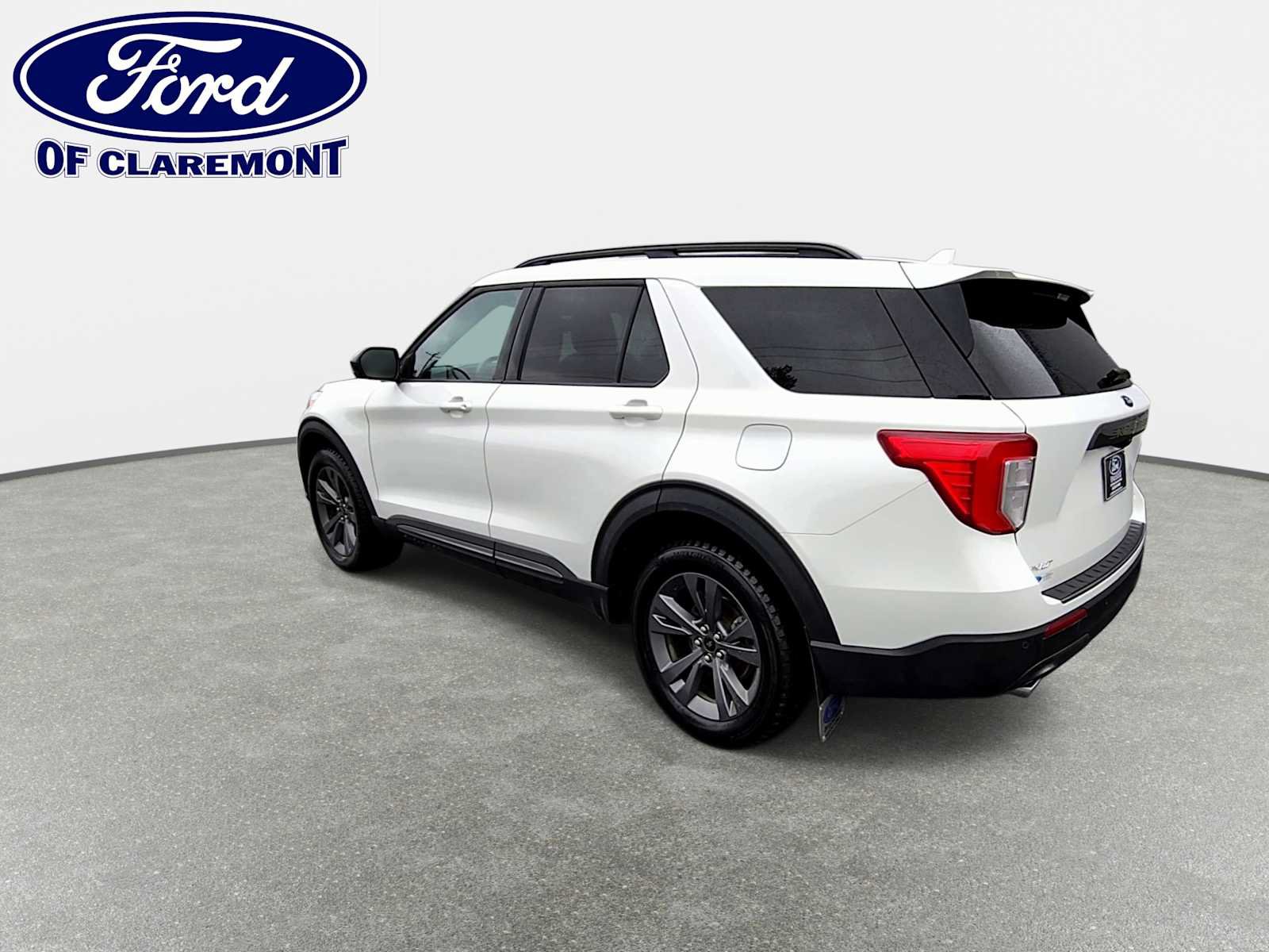 Used 2024 Ford Explorer XLT w/ Equipment Group 202A AWD/4WD image 6