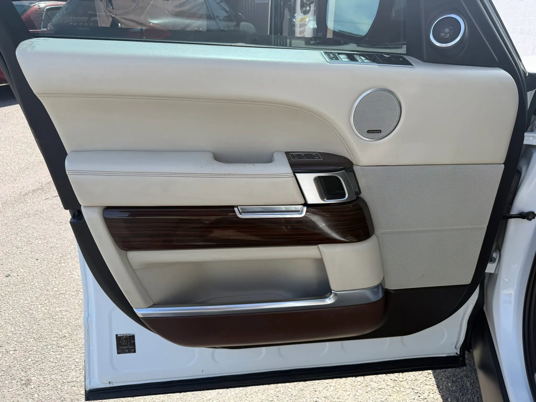 Used 2014 Land Rover Range Rover Autobiography AWD/4WD image 8