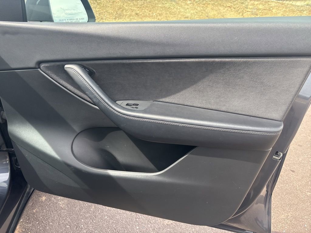 Used 2021 Tesla Model Y Long Range image 17