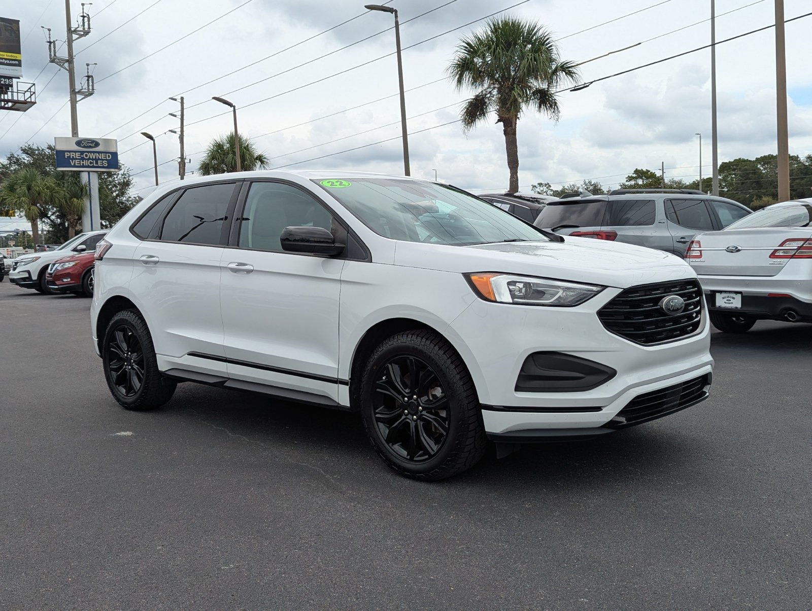 Used 2022 Ford Edge SE w/ Black Appearance Package AWD/4WD image 2